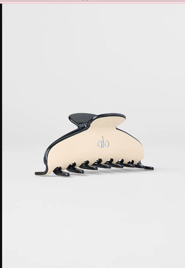 Outline Claw Clip