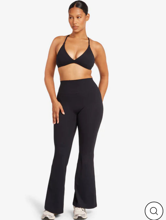 Form Invisible Scrunch Flare Leggings