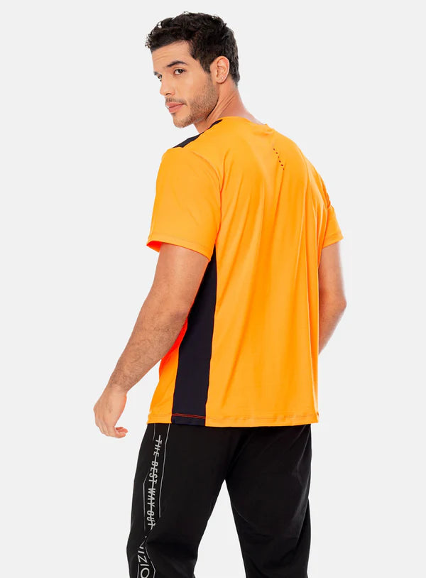 Camiseta Deportiva Hombre con Cortes en Contraste