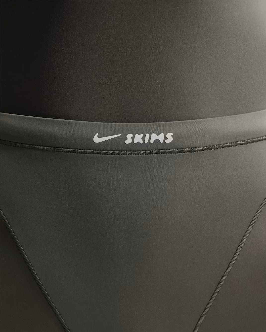 Weightless High-Waisted V-Panel Leggings